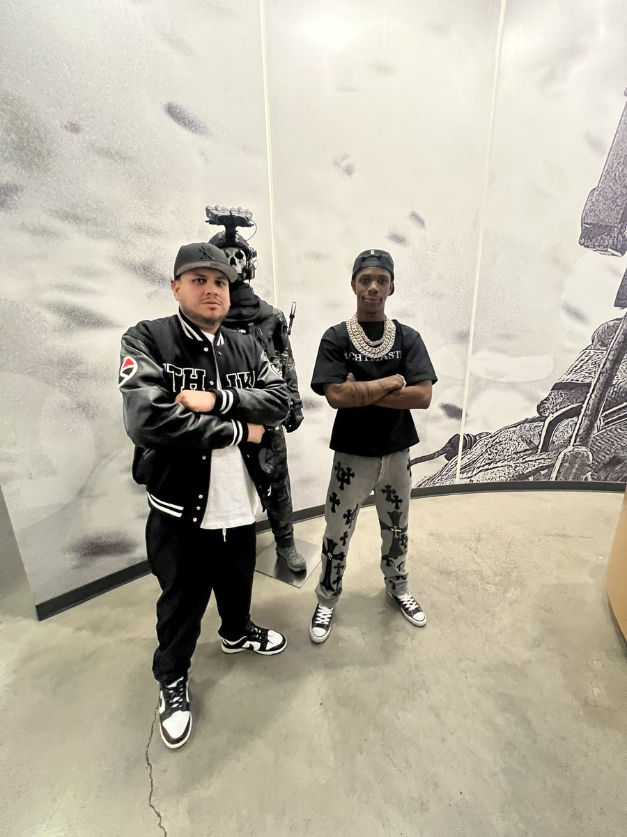 litooo's tweet image. Squad!

@InfinityWard w/ @ArtistHBTL @CallofDuty @Activision ready for the new COD. 

I’m ready!! @Hive_gg @ethika