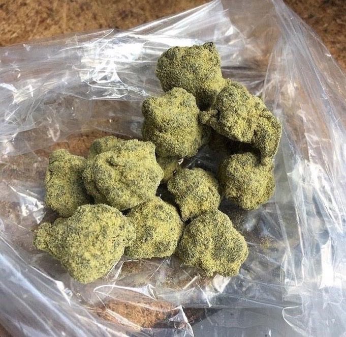_StonersRUs_'s tweet image. Have you ever tried Moonrock? 🌙