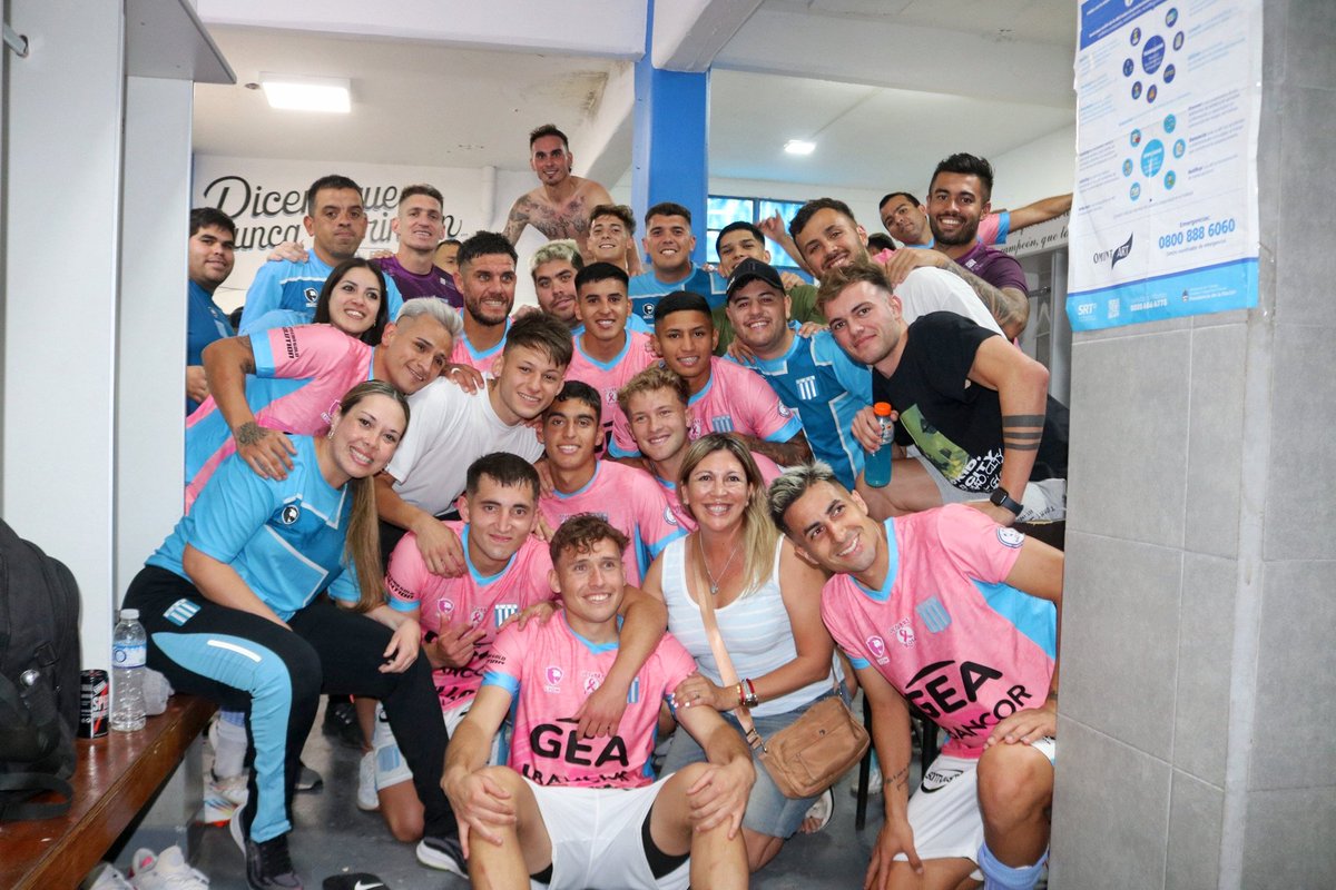 Dejen todo el domingo porfavor, por toda la gente que los acompaño en este año, dejen todo en la cancha, vaya al frente sin miedo que es una chance importantisima. Vamos Racing nomás lo demás no importa nada💙🤍💙

EL DOMINGO CUESTE LO QUE CUESTE, EL DOMINGO TENEMOS  QUE GANAR