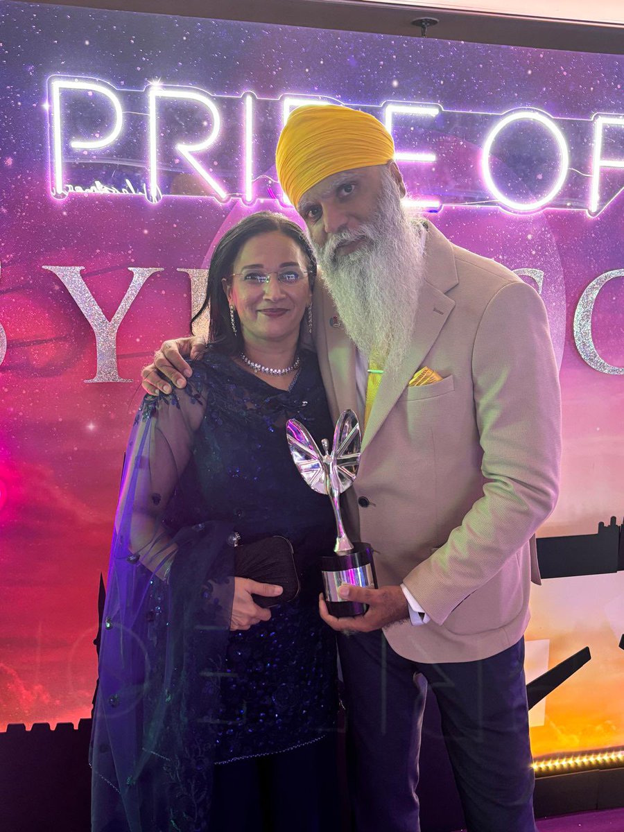 pedalsingh's tweet photo. It’s the togetherness in humans that makes this work 

YOU AND ME are same 
We both want love and peace 
And to get there we have to use the same energy

Cannot believe what happened tonight

The battle to help people goes on ❤️ @DementiaUK 

Love you all so much 🙏🏽 https://t.co/oHcOBOWfUL