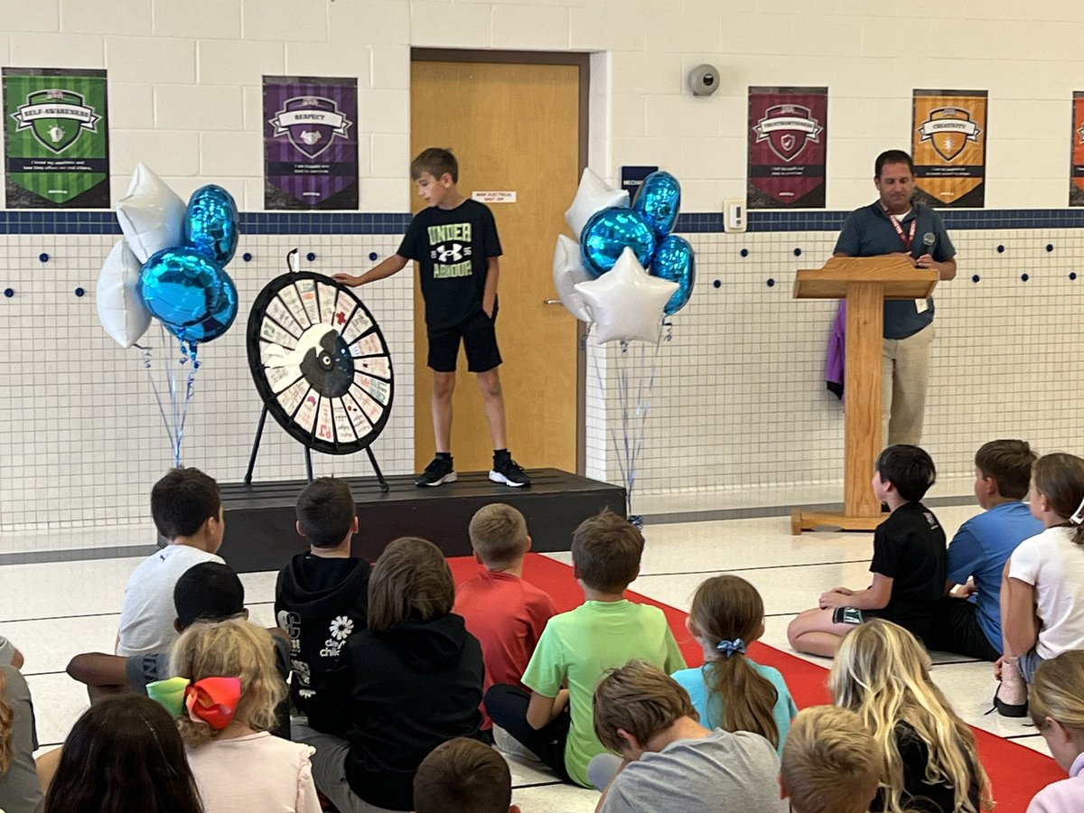 awlsmo's tweet photo. More from our Kid of Character celebration today!  #PBIS #GeneralExpectations 💙🤍 https://t.co/MSIQIkb1U0