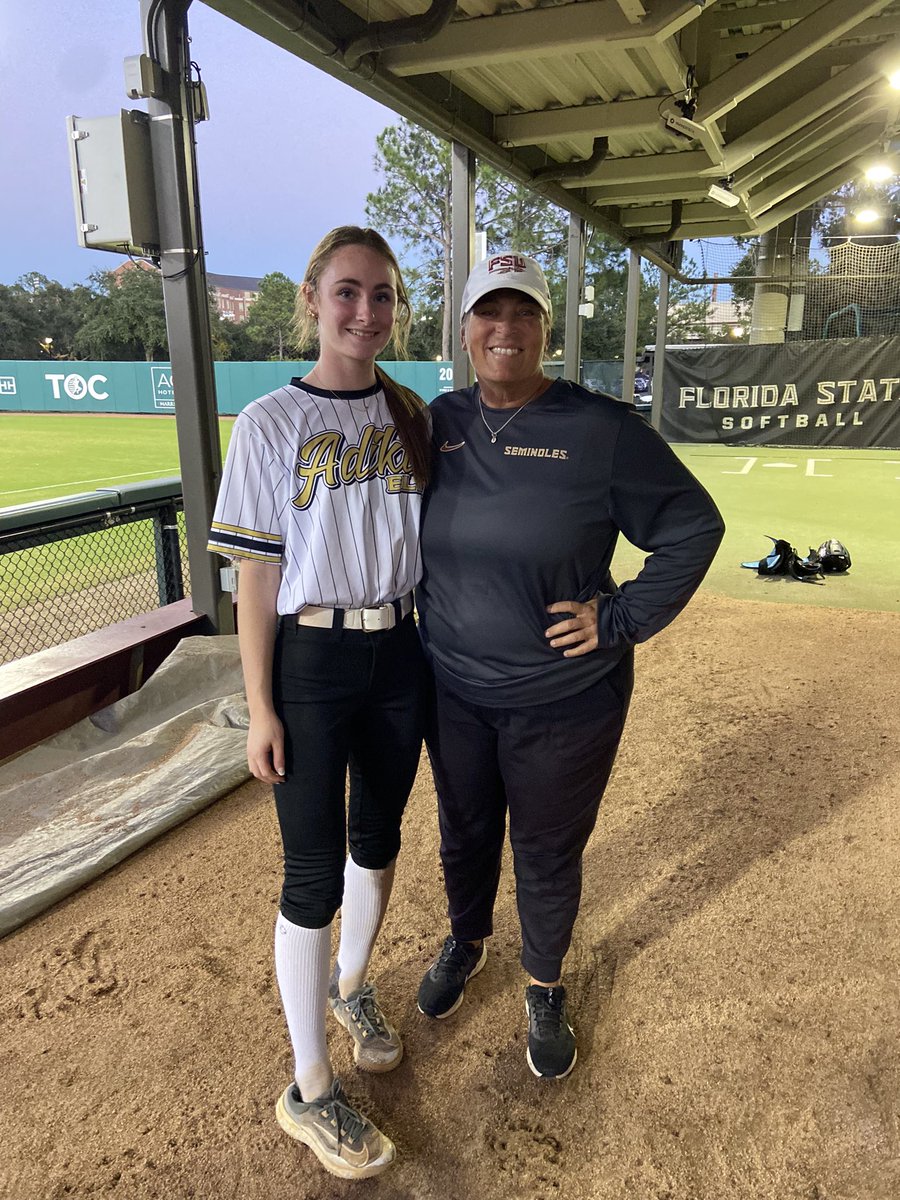 TaylorKincaid09's tweet photo. Great Monday night camp at FSU..
Go Noles!!!
@Coach_Alameda 
@TCam_FSUSB 
@FSU_CoachWilson https://t.co/Udwp4NCqBp