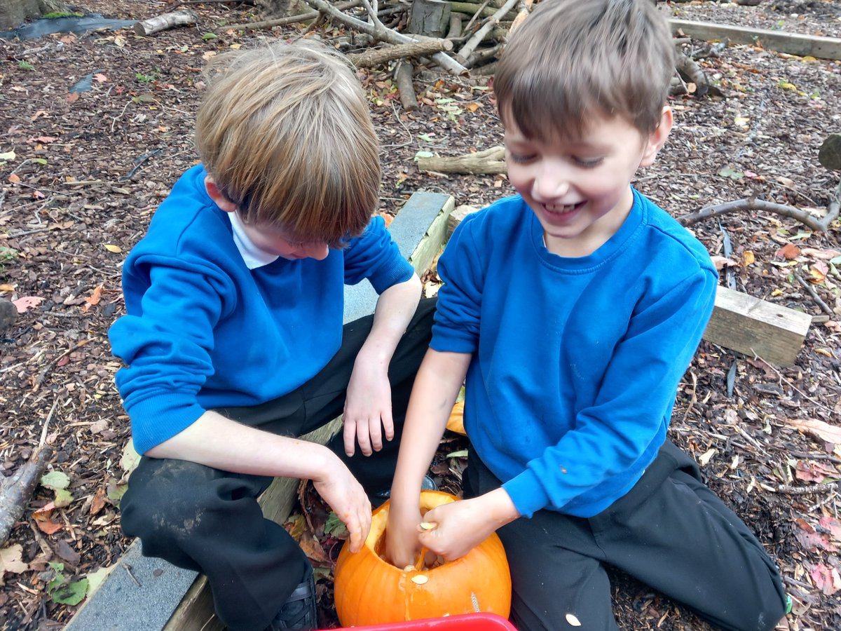 DeltaHighfields's tweet photo. 🎃Tower Hill have been the first class to enjoy a Halloween Forest School afternoon with Miss Hepworth today 👻 Gutting and carving pumpkins and making their own wands. Mrs Raynor and Miss Gadsby loved joining in and getting messy too. (1/3) @DeltaTrust_Org https://t.co/n8jw2KXBaU