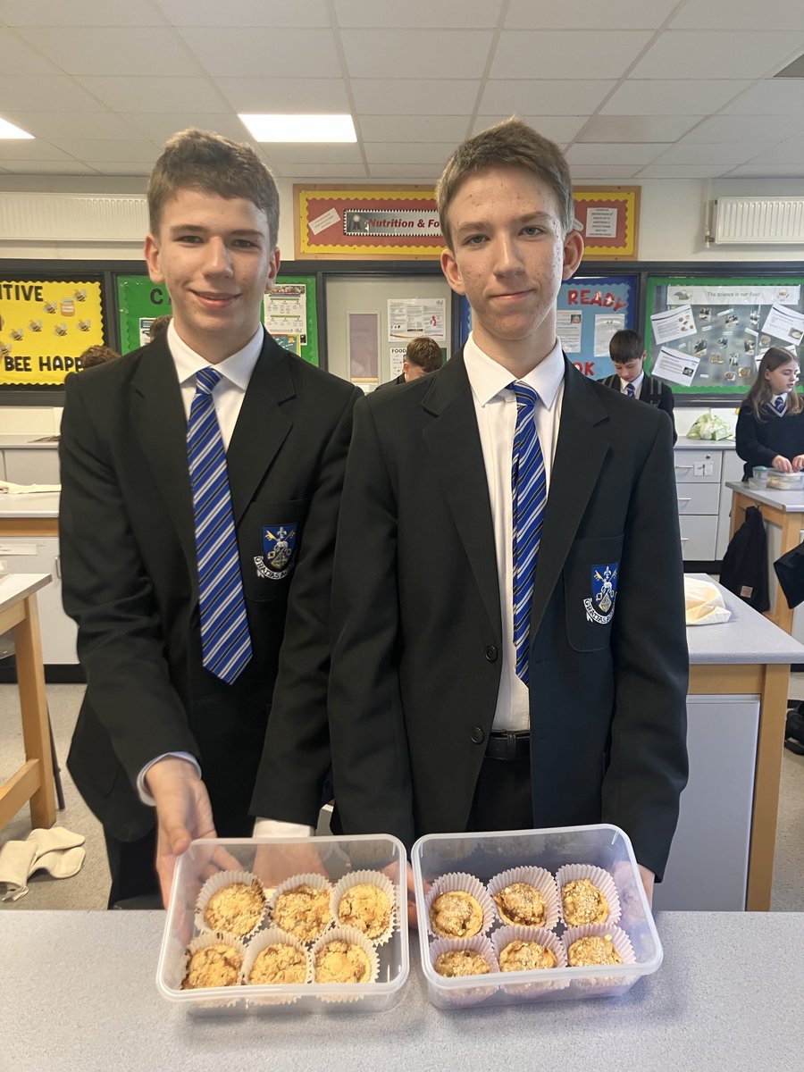 HeOlspck's tweet photo. Year 9 students enjoying Halloween cookery! Hopefully some of the crumble top tarts made it home 🍏 🎃 https://t.co/vUMWArI9k5