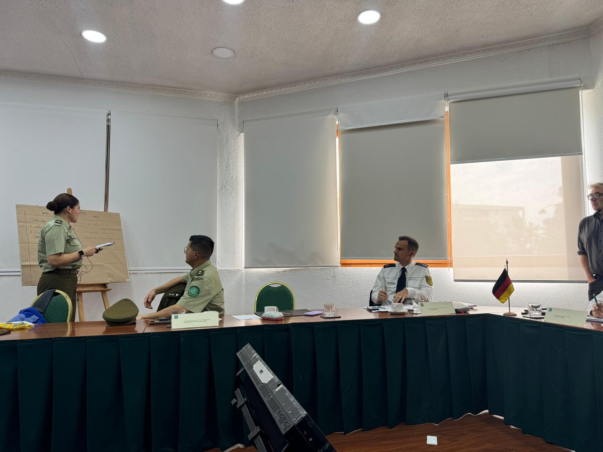 CarabInternac's tweet image. En la @EscuelaCarab y durante toda la semana, nos reunimos junto a la Policía de #Friburgo liderados por su presidente Franz Semiling, compartiendo experiencias en el ámbito de “Nuestros Valores y Liderazgo Transformacional”.
#CarabinerosDelCentenario