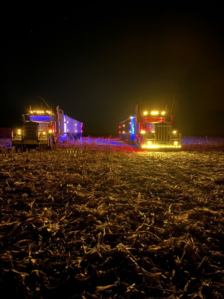 1_lfarr's tweet photo. Just a couple ol farm trucks doing that corn harvest shuffle https://t.co/wttbO4CHjO