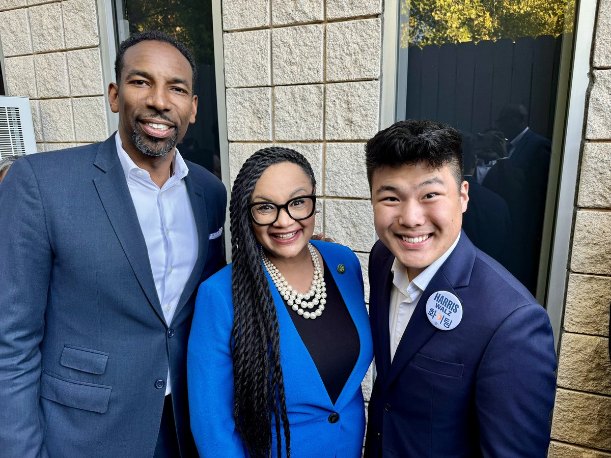 NikemaWilliams's tweet photo. ‘We ready’ for a new way forward in #BattlegroundGA 🔥

Still working on your plan to vote? Visit https://t.co/9odG6Q9LfI to get it done. #HarrisWalz2024 https://t.co/jE7pgZKbF3