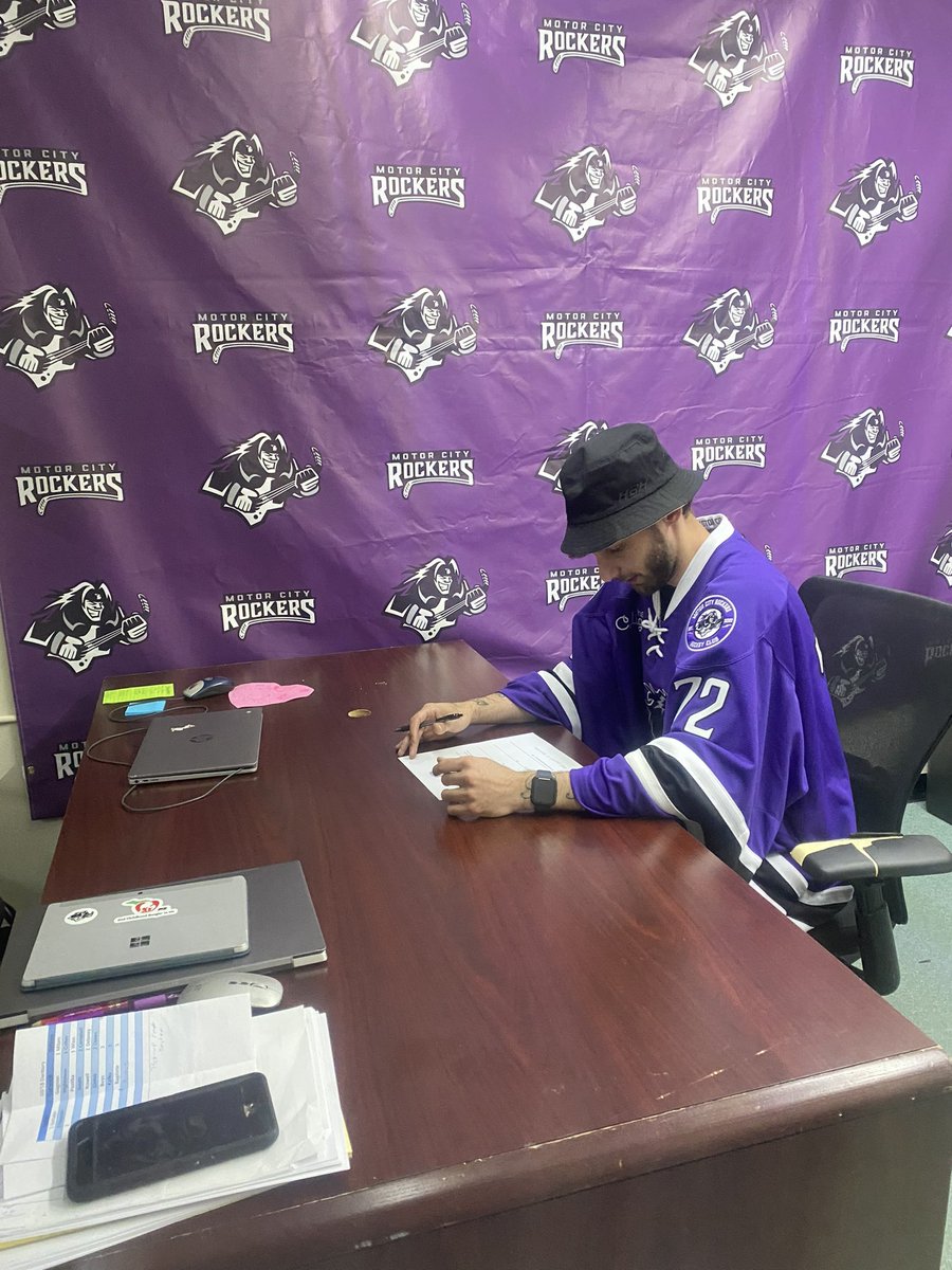 RockersHockey's tweet photo. The ink has barely dried on this new signing! GUESS WHO IS BACK!? #rockon #motorcityrockers #babin https://t.co/8irDgUZU8Q