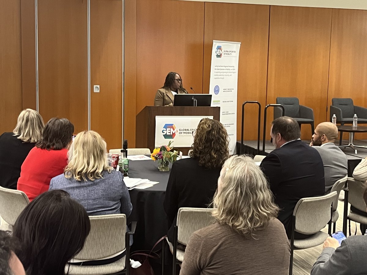 gemdetregion's tweet photo. @US_EDA @DetroitRegional Brittany McGee, the founder &amp; CEO of OptimizeEV sharing how her startup is making EV charging more reliable and efficient with support of the Detroit Region's one-of-a-king mobility ecosystem with shoutout to partners including: @MichAuto @InvestDetroitVC @techtowndetroit https://t.co/T8imBYjE2W