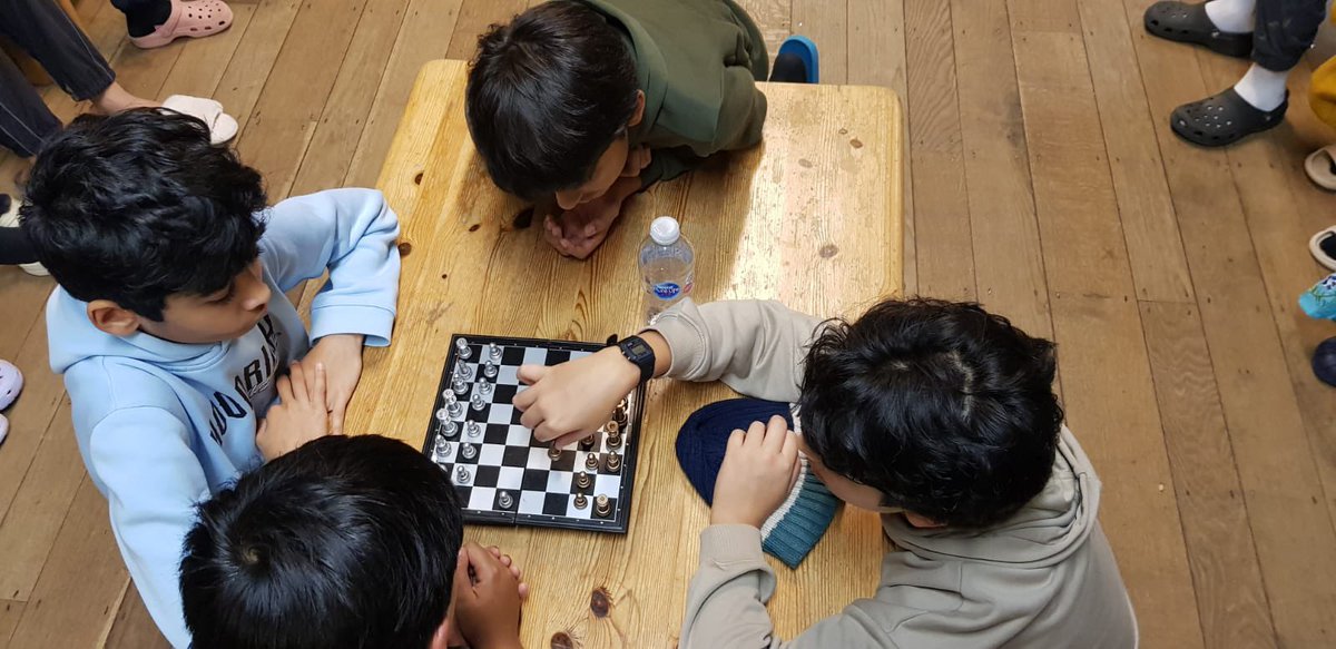 A game of chess to wind down after an exciting first day at Fairplay house♟