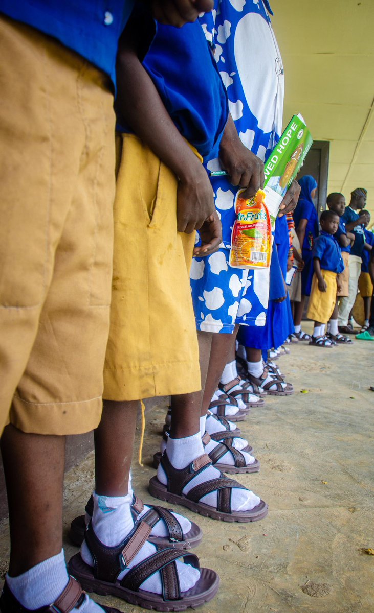 moremiojudu's tweet photo. Iragbiji, Osun State.
Our #BATSTEM train was live in DC Primary School, Egbeda-Iragbiji, inspiring young minds in the rural areas with educational support for a brighter future.
@officialABAT @PBATMediaCentre
#EducationMatters
#CommunityFirst https://t.co/5PfDbbQSh9