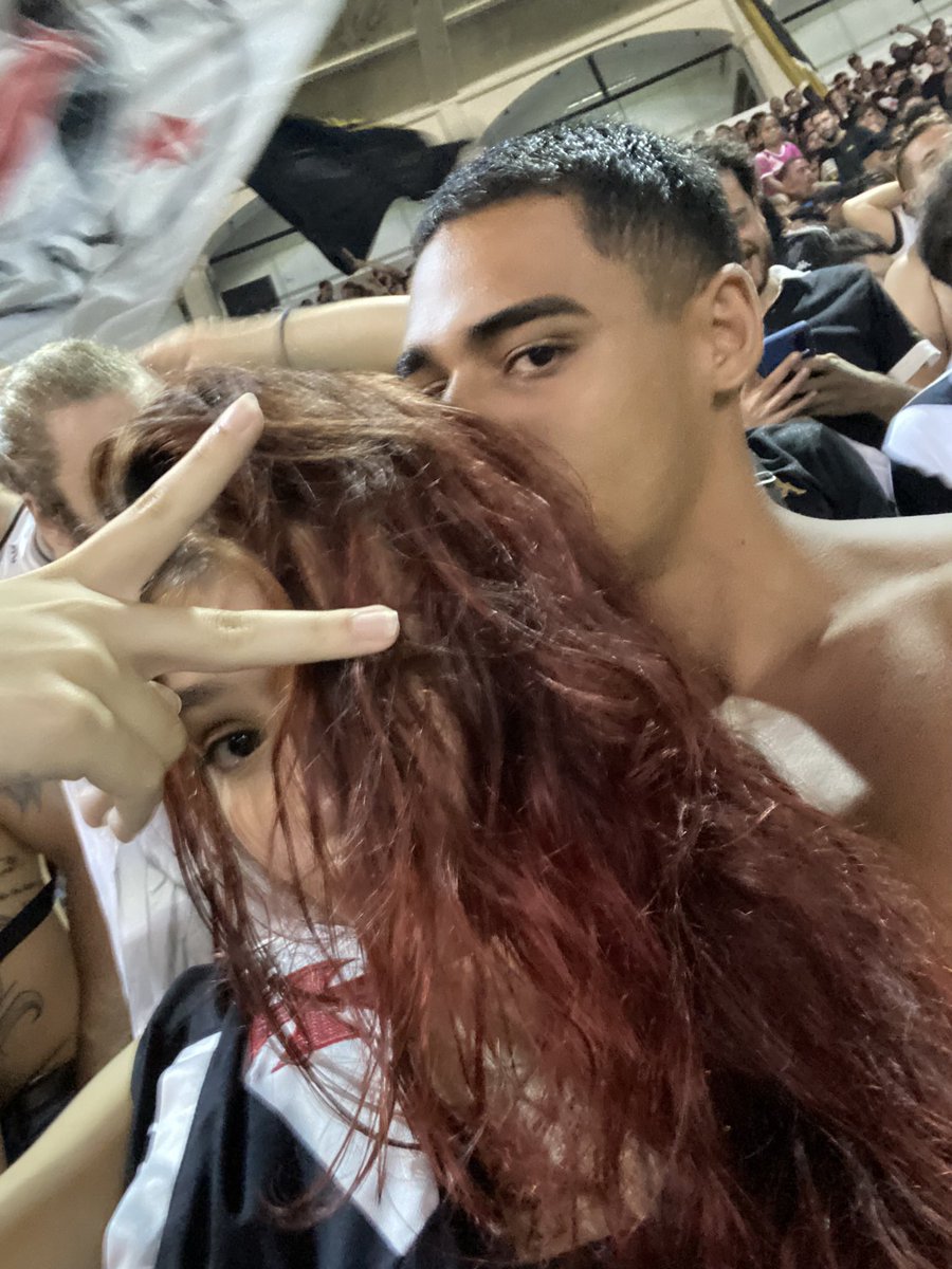 itgirldobr's tweet photo. vcs pelo jeito nunca vão saber o que é fazer de tudo pra ver a pessoa que vc ama sorrir, nunca vão saber o que é amar e ser amado e vão morrer sozinhooooooos!! https://t.co/J0WH3tdDM7