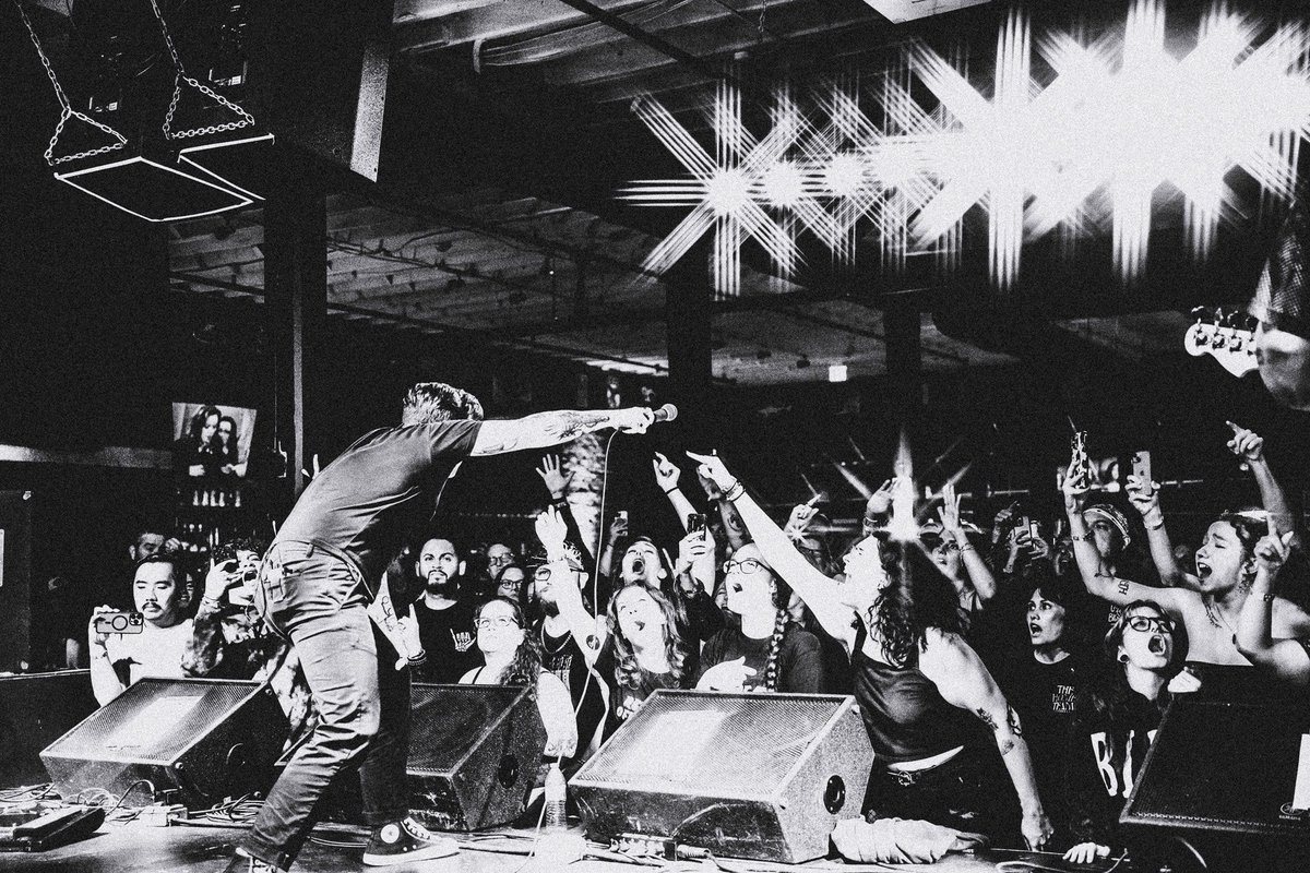 Broadside_'s tweet photo. Thank you Jacksonville! 

Texas shows start tomorrow -

HOUSTON➡️SAN ANTONIO➡️DALLAS

📷: @__kidleo https://t.co/J9Z2L2B1J7