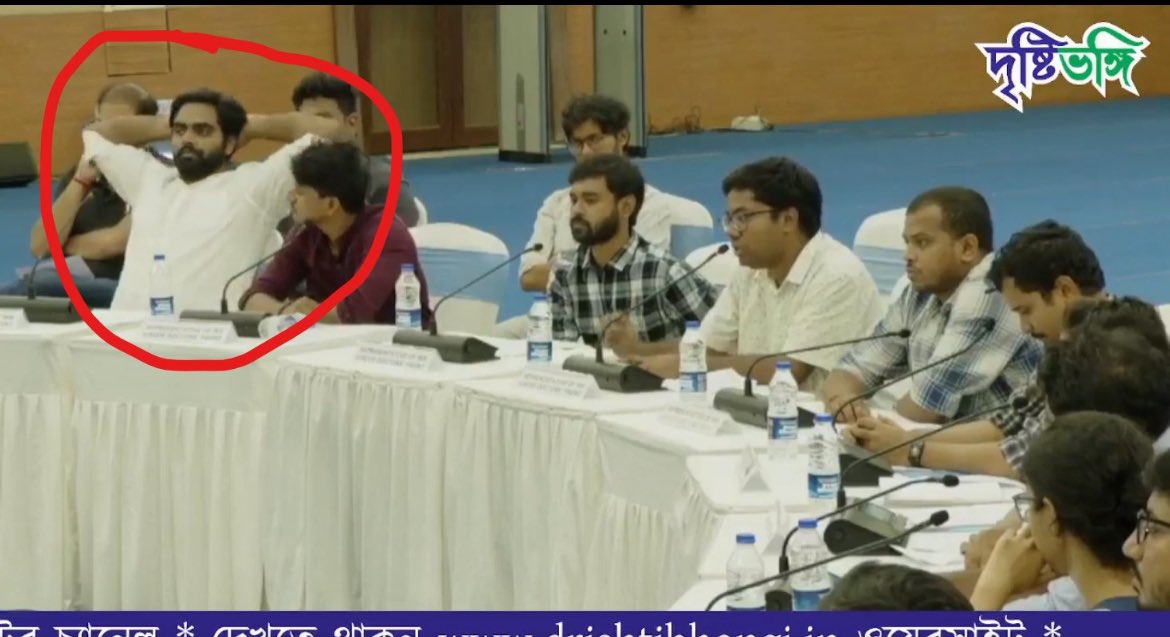 ChakiPradyut98's tweet image. POV: When you are the only member of the group who uses perfume 💀

Source @_TheEnigmous 

#TheRajaSaab #doctorprotest #doctorstrike #exposed