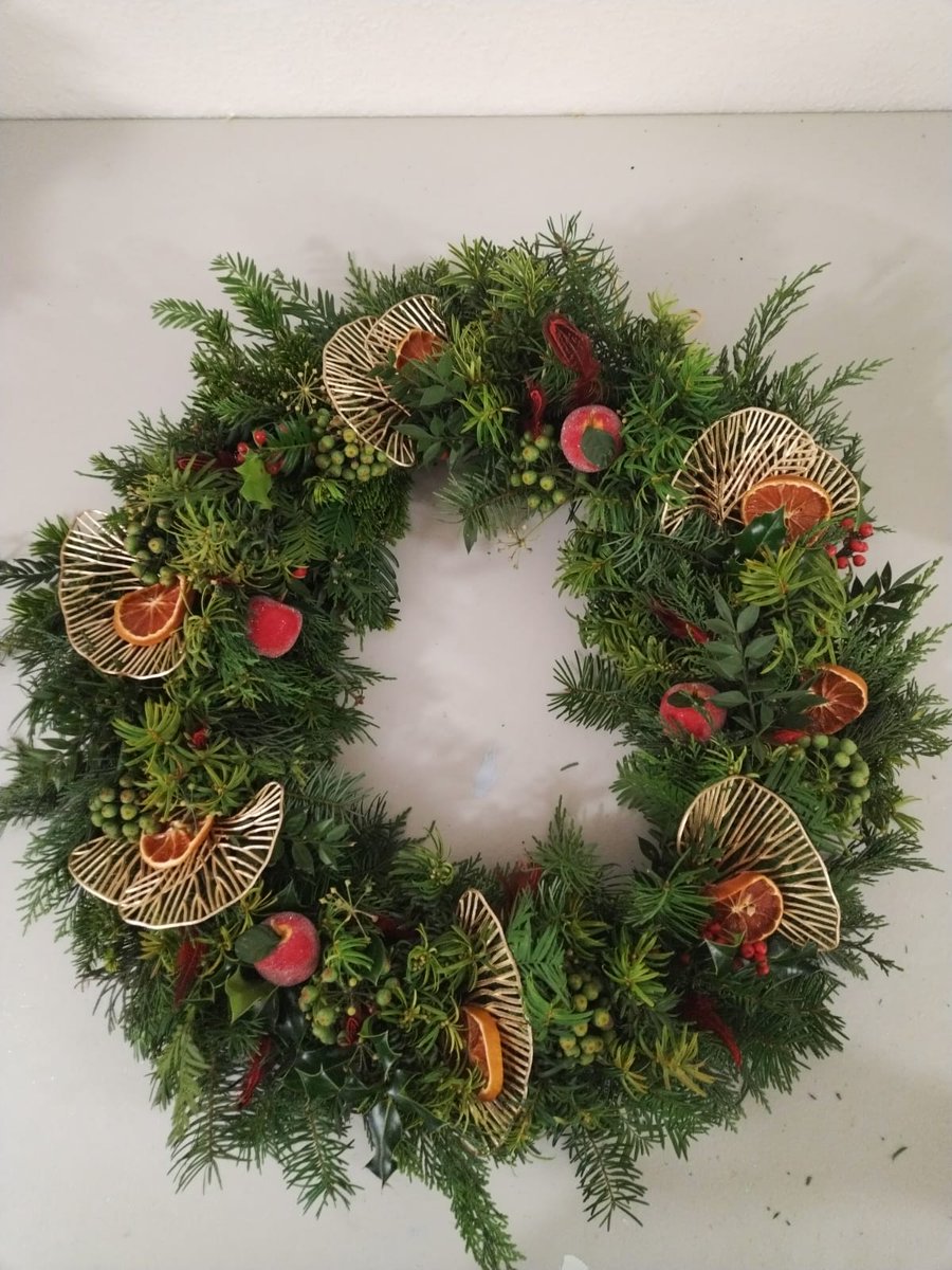 Life_Circle_'s tweet photo. Welcome to Life Circle! 
We are a family run business, who enjoy crafts of all shapes and sizes.
We make a wide range of gifts using flowers, acrylics, prints and embroidery.
We can make personalised items to order.
Please do not hesitate to contact us at Life.Circle@outlook.com https://t.co/SV8iLNrt3U