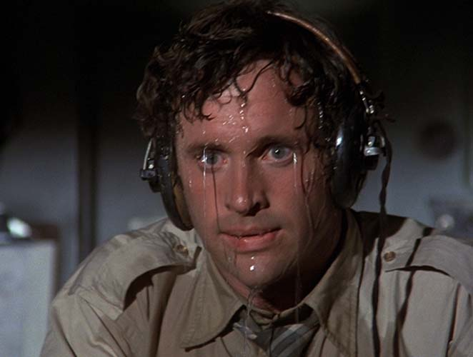 Hay gente a la que el verano, el calor, las piletas le sientan muy bien. Yo tengo un poquito de calor y se me caen los párpados, me pegoteo todo, se me ve el cuero cabelludo, me transpiro la vida. Soy este