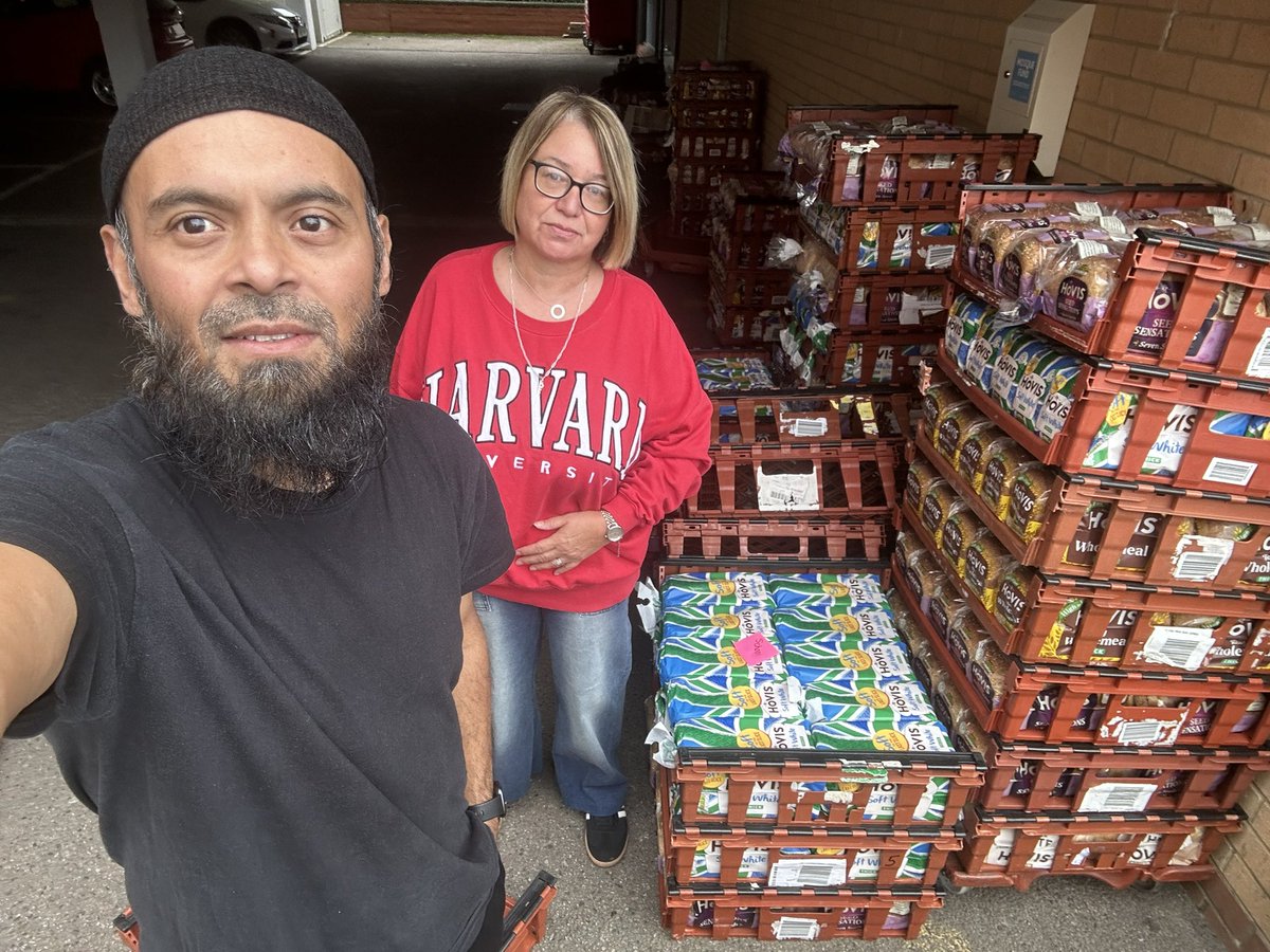 emdad70's tweet image. The #BreadRun with @hovisbakery, @lbbdcouncil Bookbike and The Kind Counter!

Food insecurity affects people’s #mentalhealth, making them susceptible to depression.

Lots of #homeless friends and rough sleepers suffer as a result of malnutrition and hunger.

#thewanderinglondoner