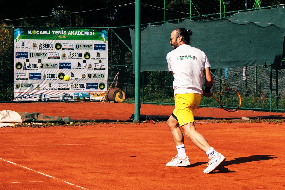 ttanerd's tweet image. #tennis #backhand #court #claycourt 🎾