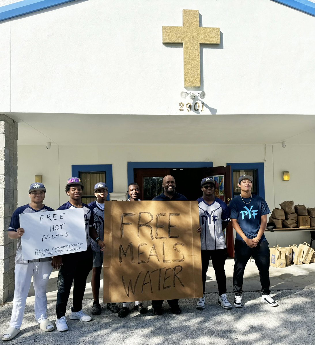 Our PYF South St Petersburg fall players were active once again last week giving back to their community in a time of need.  Great work guys!  #proyouthfoundation #pyf #FutureLeaders #givingbacktothecommunity #givingback