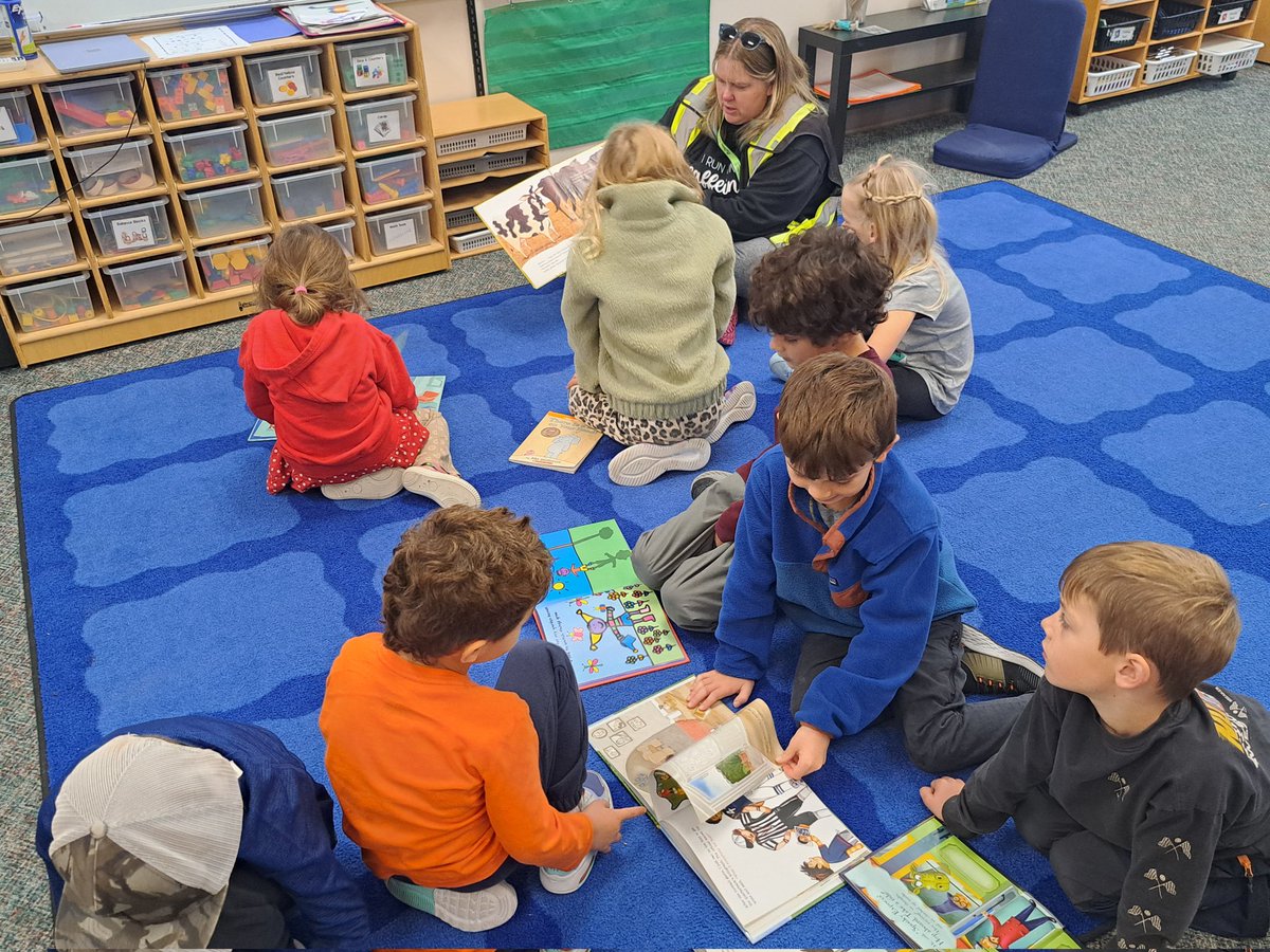 JLNagy8's tweet photo. In recognition of BC School Library Day, @KanakaSD42 participates in Drop Everything And Read! #DEARday @sd42news https://t.co/sKIlcu57R2