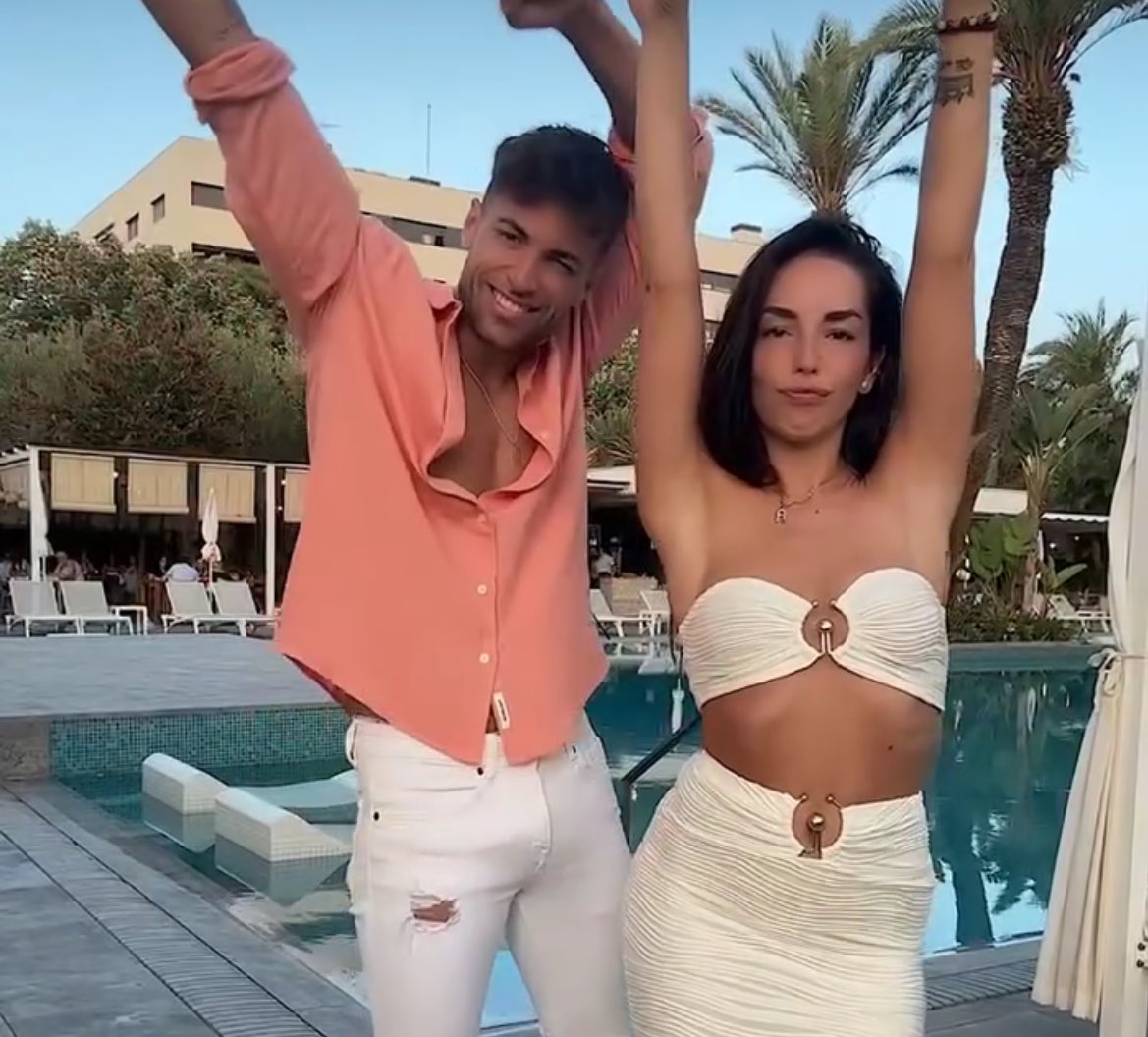 Jose Carlos Montoya y Anita Williams son pareja de #LaIslaDeLasTentaciones  8. Por lo que se ve, él ha estado en MYHYV, The Language Of Love y en El  Conquistador que fue donde