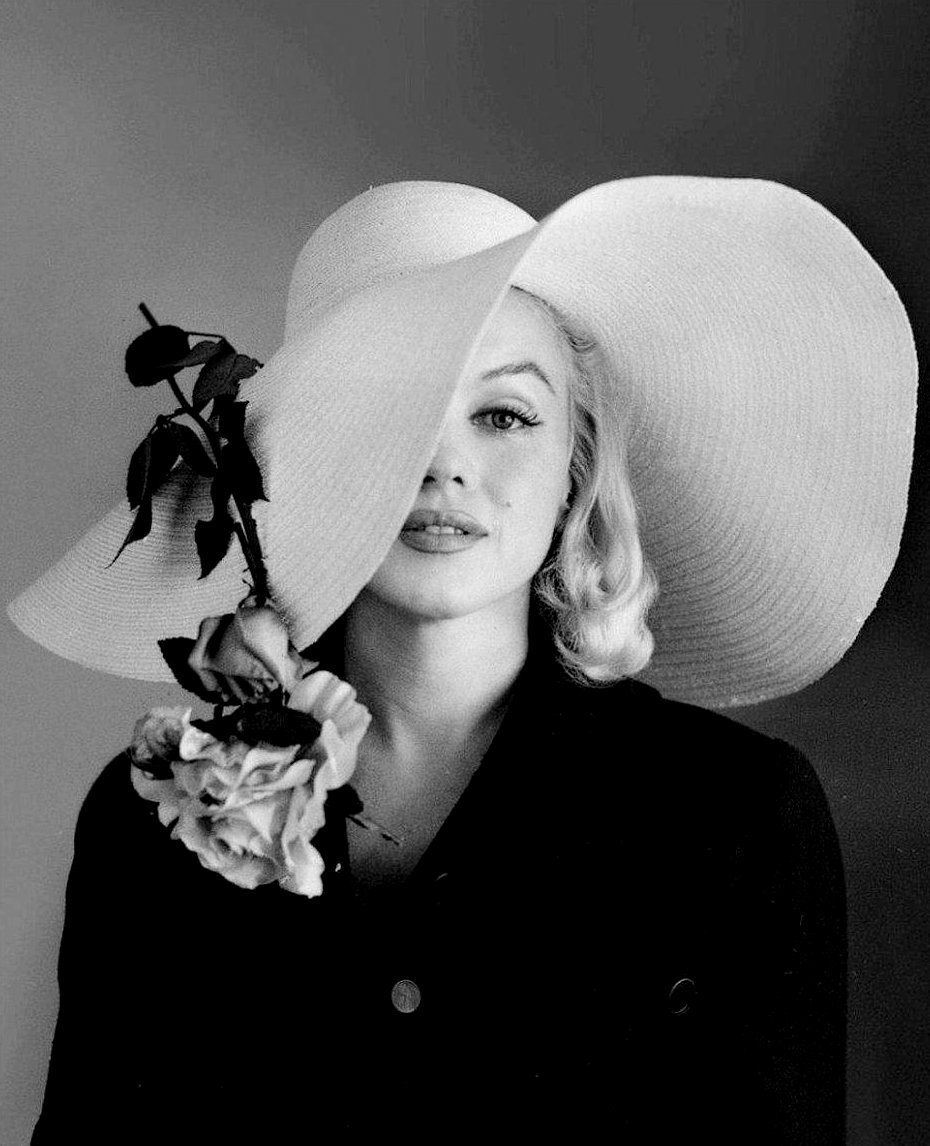 TheCinesthetic's tweet photo. Marilyn Monroe photographed by Carl Perutz, 1958. https://t.co/GJ3hwG4lbj
