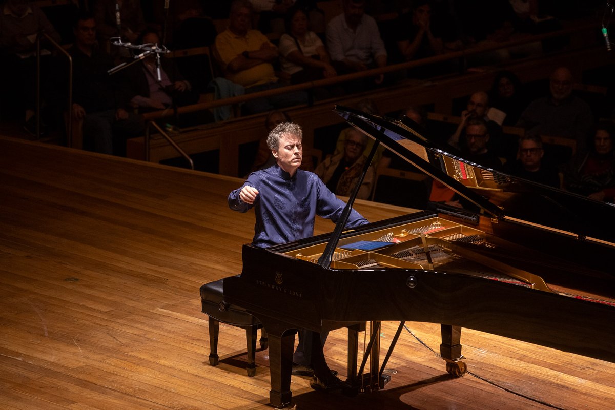 Orquestra Sinfônica do Estado de São Paulo – Osesp (@osesp) on Twitter photo Ontem (20) encerramos o Festival Schubert na companhia inspiradora de Paul Lewis. O público escutou (de pertinho, já que as cadeiras estavam em cima do palco!) as Sonatas nos. 19, 20 e 21 do compositor austríaco. Confira cliques da noite 👇 Ontem (20) encerramos o Festival Schubert na companhia inspiradora de Paul Lewis. O público escutou (de pertinho, já que as cadeiras estavam em cima do palco!) as Sonatas nos. 19, 20 e 21 do compositor austríaco. Confira cliques da noite 👇