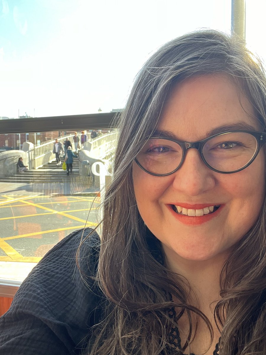 AmandaFBelfast's tweet photo. Ulsterwoman working from Dublin today. NUJ freelance forum, radio, online meeting, WIM admin, panel prep, and emails. #FreelanceLife #BeanUltach🧙🏻♀️ https://t.co/dRS0RgQ9QI