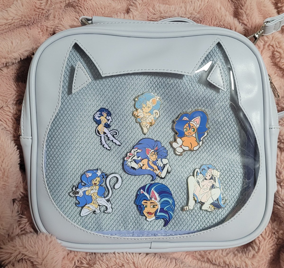 New pin from <a href="/Canvas_Quest/">CanvasQuest</a> love how it looks on my bag