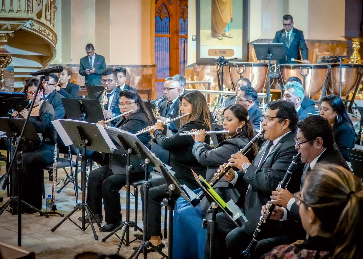 GADOtavalo's tweet photo. Desde la emblemática Iglesia de San Luis, se llevó a cabo la presentación de la Sinfónica del Gobierno Provincial de Pichincha. 🎶 Con 38 talentosos músicos en escena, disfrutamos de un repertorio variado que fusionó música clásica con temas populares.

#OtavaloIntercultural https://t.co/TYsc8pLKUH