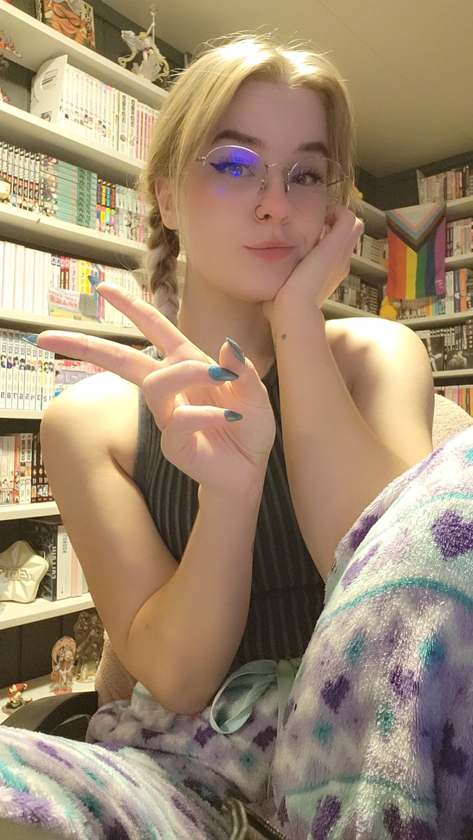 JeanineUsagi's tweet photo. There's only me for stream today, so come keep me company 💕

https://t.co/nSF1jzPfrq https://t.co/WkKEKlqSnQ