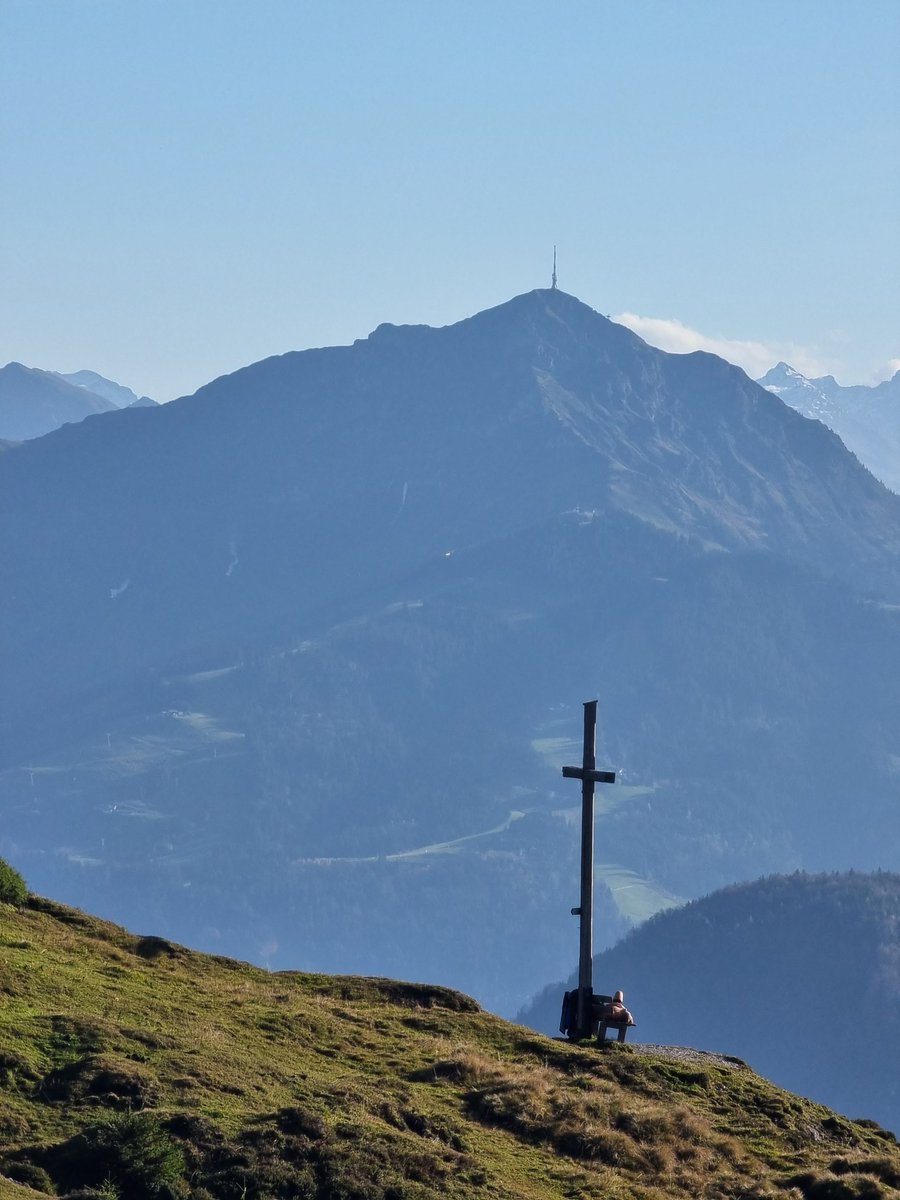 la_ontel's tweet photo. Von Griesenau über Stubenalm und untere Schnappenalm (Wilder Kaiser, Feldberg, Zahmer Kaiser) und obere S.a. / Schnappenkreuz (vor Kitzbüheler Horn) auf den Schnappen (1546m, 15:40) - Blick auf Loferer und Leoganger Steinberge. https://t.co/W0e9jkDqIn