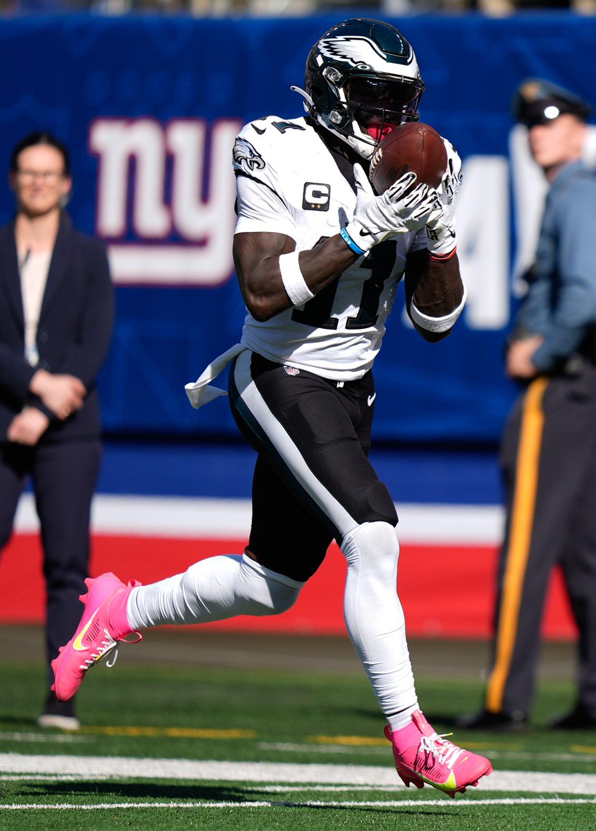 A.J. Brown vs single coverage this season

🥇 98.6 PFF Grade (1st)
🥇 16 catchable targets
🥇 16 catches
🥇 325 yards
🥇 3 TDs
🥇 158.3 perfect passer rating when targeted