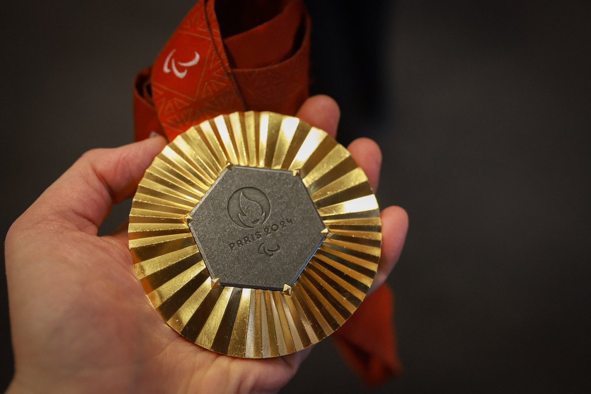 DebStudioTen's tweet image. Sporting Pride X Sport Ireland #LetsGetVisible Day on Saturday October 19th. 🏳️‍🌈🏳️‍⚧️ 

It was a great honour to have Katie-George Dunlevy  &amp;amp; Linda Kelly speak about their incredible paralympics journey 👏🏻🏅💪

#SportingPride