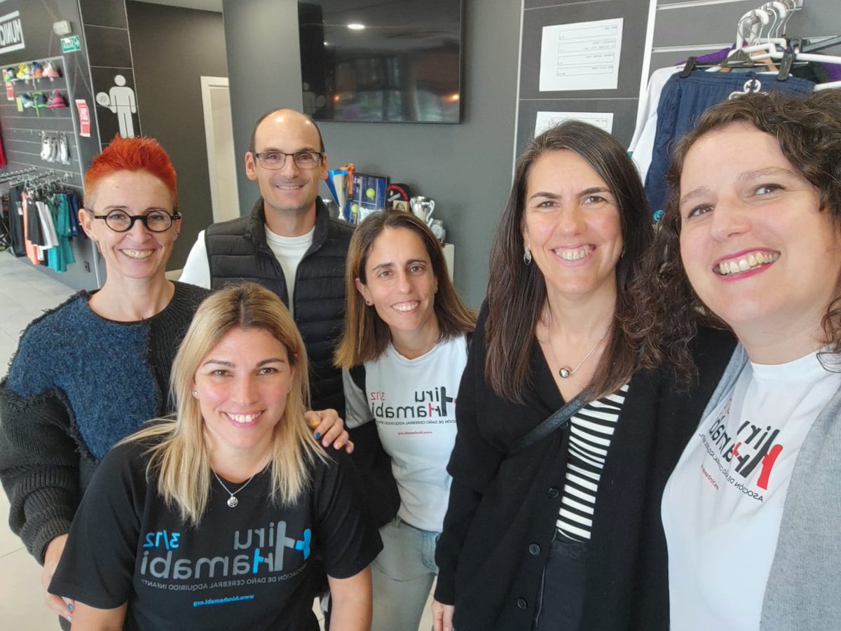 El sábado pasado disfrutamos e hicimos deporte gracias al torneo solidario de @NavarraPadel  a favor de Hiru Hamabi | 3/12.
Mil gracias  organizadores , colaboradores , y por supuesto a todos los participantes y a las familias que se acercaron a pasar una magnífica jornada 🩵