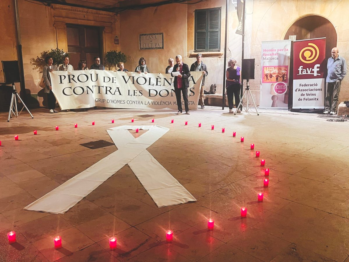 Més de 50 persones assisteixen a Felanitx a la 15a roda d'homes contra la violència masclista per HxI i amb la col·laboració de la Federació d'AA.VV. de Felanitx i el Col·lectiu Felanitx per la Igualtat,  on s'ha recordat les 38 dones assassinades a dia d'avui a l'estat espanyol