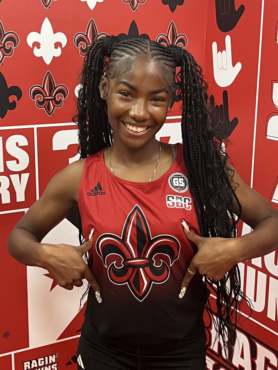 LailahHudson's tweet photo. Took a trip back home to Louisiana this past weekend to visit the University of Louisiana-Lafayette 🔴⚫️⚜️.  Loved the food, campus, and meeting the  @RaginCajunsTRK Family.  Thank you Coach @tbadon4486 for the invite, and spending time with my family &amp; I once again 😊!!! https://t.co/qpya2iMM8d