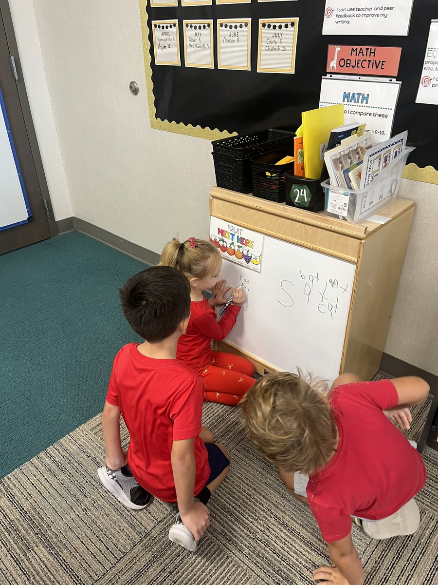 haleypradcliffe's tweet image. Kindergarteners worked on phonics in #verticalspaces . They read and wrote words from the -at word family. @pgliljedahl