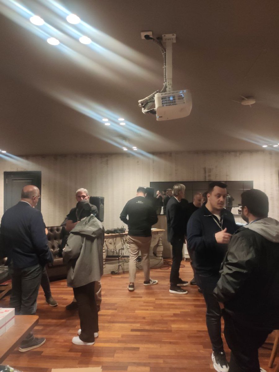 corenodeHQ's tweet photo. CoreNode olarak @wardenprotocol ile harika bir toplantı gerçekleştirdik! Misafirimiz Vincent Kersuzan, Warden Projesi hakkında çok değerli bilgiler paylaştı. Canlı node kurulumu yapıldı ve dostlarla bir araya gelerek tanışma fırsatı bulduk. 🚀🎉 Yeni işbirlikleri ve heyecan verici projelerle yolumuza devam ediyoruz! Ayrıca Etkinliğimize güzel bir mekan sağlayan Moda Teras @bigchefscafe ye de ayrıca teşekkür ederiz #CoreNode #Warden #Blockchain #NodeKurulumu #Bigchefs
