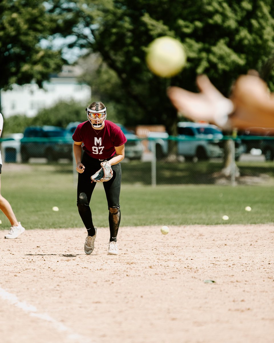 MASH__Softball's tweet photo. How focused are you during reps? 🔒

#MASHsoftball | #RaiseTheStandard https://t.co/khfcEemMQ1