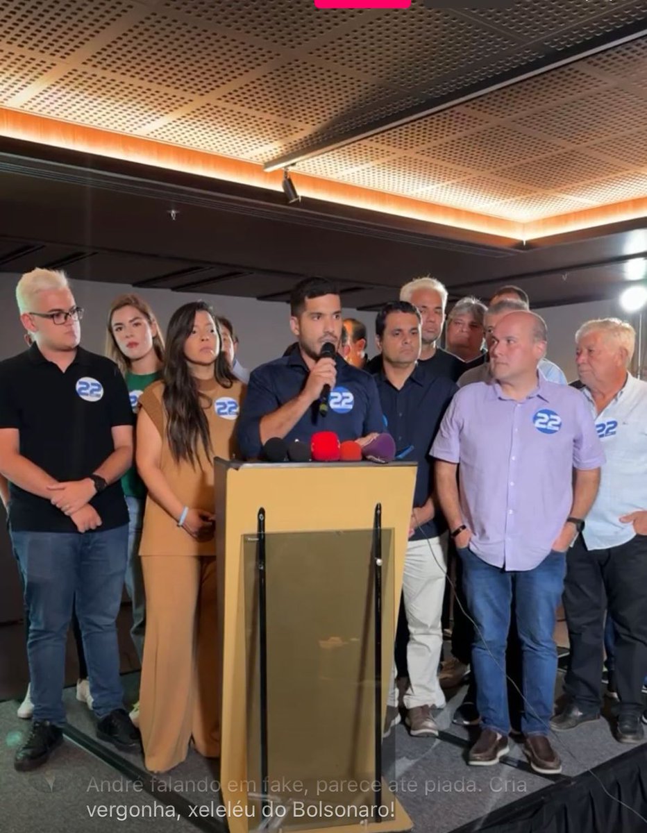 Luluzinha_bela's tweet image. Agora o filhote do Bolsonaro tá sim com o c* na mão! 

Ele fez uma live/coletiva agorinha com cara de choro, reclamando de fake news, da atuação dos prefeitos do interior em Fortaleza e etc. A eleição que parecia ganha tá indo pelo ralo.