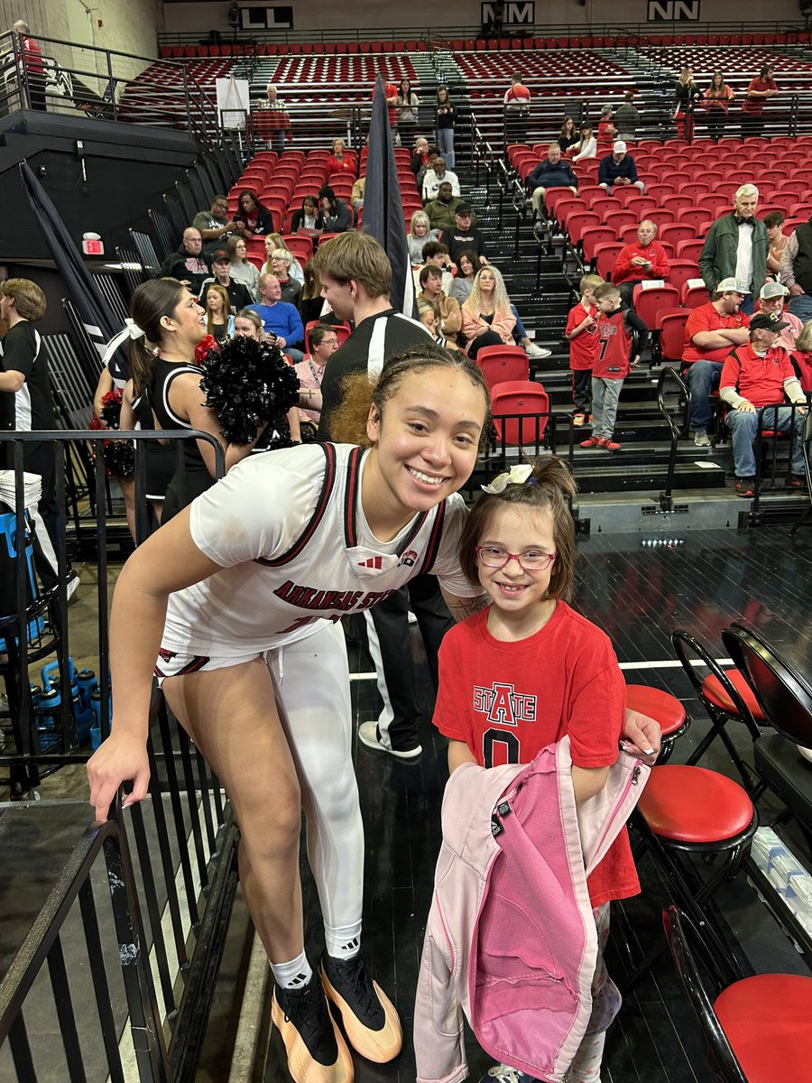 JasonOleson's tweet photo. @AStateWB @AnnaGriffin_14 My Anna is ready to cheer loud and proud for her favorite Anna https://t.co/47vAbpNTxr