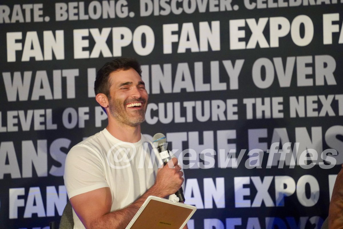 likeswaffles's tweet photo. Sunshine #TylerHoechlin #DallasFanFest https://t.co/Oxjz8ILDsv