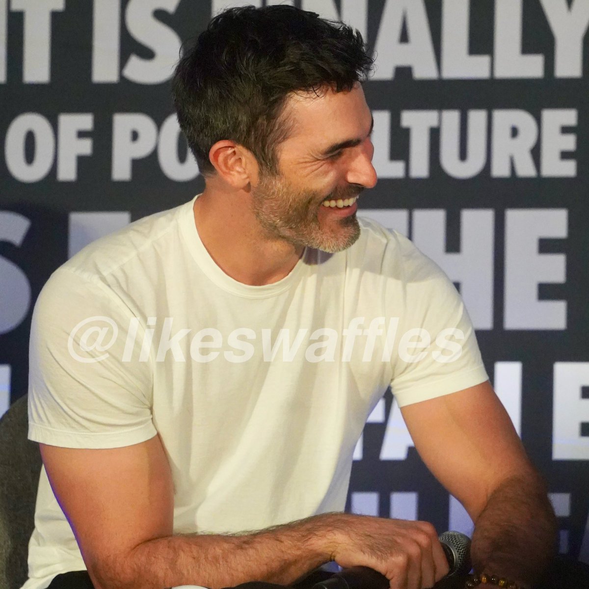 likeswaffles's tweet photo. Sunshine #TylerHoechlin #DallasFanFest https://t.co/Oxjz8ILDsv