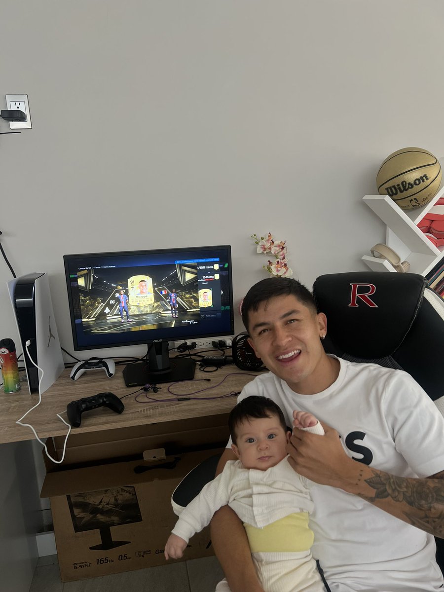 Amigo <a href="/DjMaRiiO/">DjMaRiiO</a> ,este muchacho me acaba de sacar a mbappe, te lo puedo prestar. También ya me hizo meter un par de goles eh jajaj