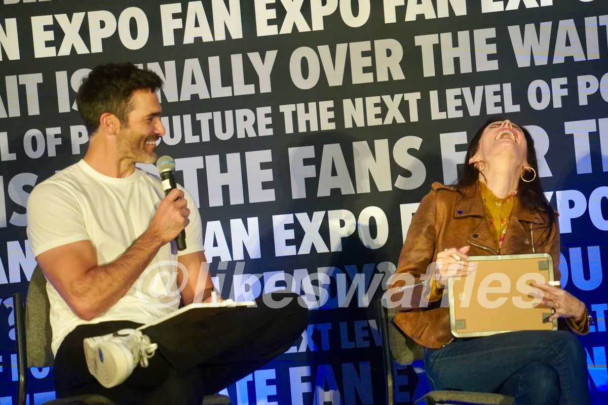 likeswaffles's tweet photo. #DallasFanFest #TylerHoechlin https://t.co/ZTImmCrubn