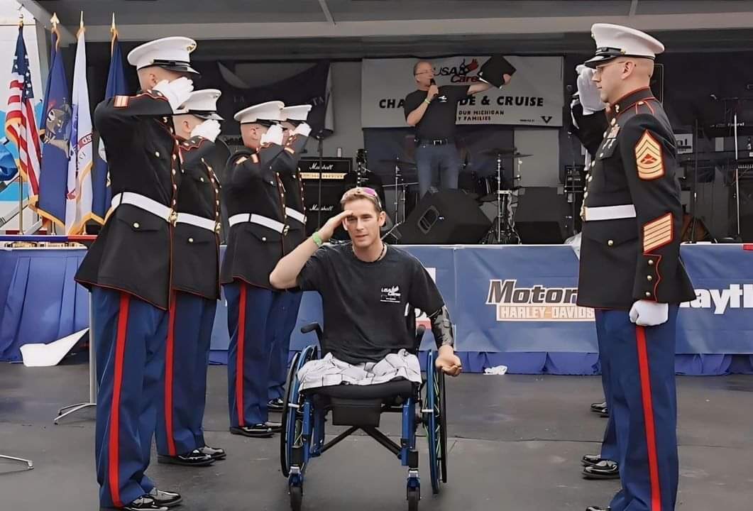 MilitaryCooI's tweet photo. Thank you for your service and sacrifice 🇺🇸 https://t.co/dUFygdo3au