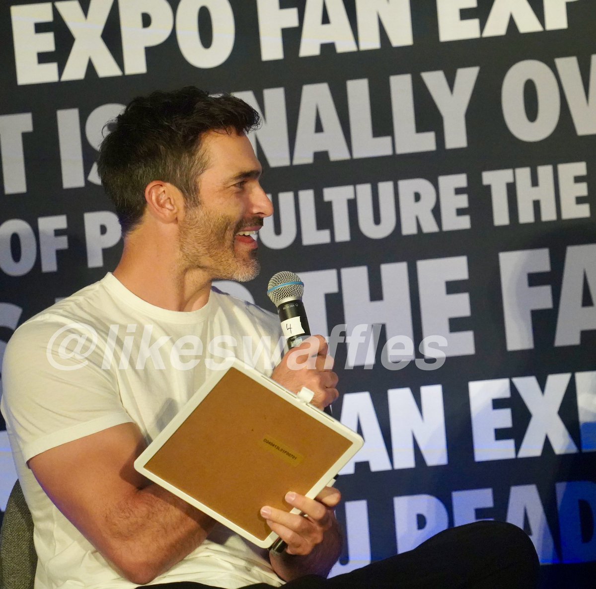 likeswaffles's tweet photo. #TylerHoechlin #DallasFanFest https://t.co/XsvSAZ7ihv