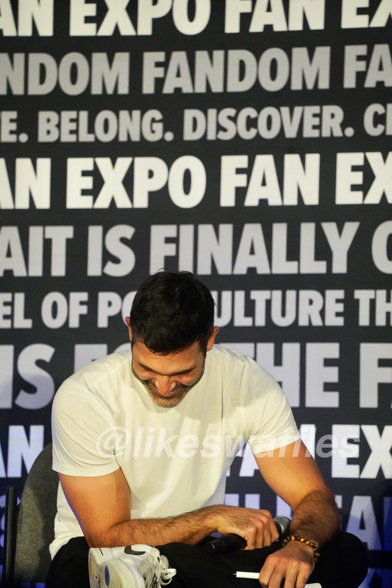 likeswaffles's tweet photo. #TylerHoechlin #DallasFanFest https://t.co/XsvSAZ7ihv