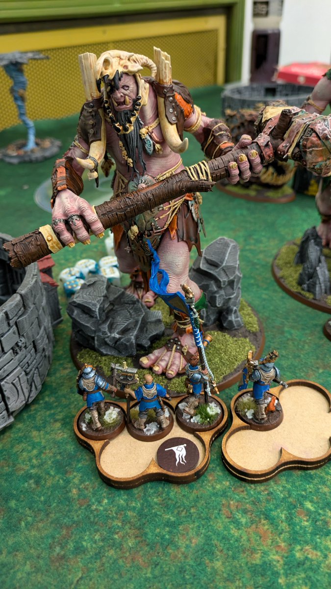 Played Shifting Objectives against Barry's Gargants tonight, ended up conceding at the end of turn 3 as only the Freeguild Marshal was left standing. Highlight was definitely the Steelhelms killing Brodd in turn 3! #WarhammerCommunity #AgeOfSigmar